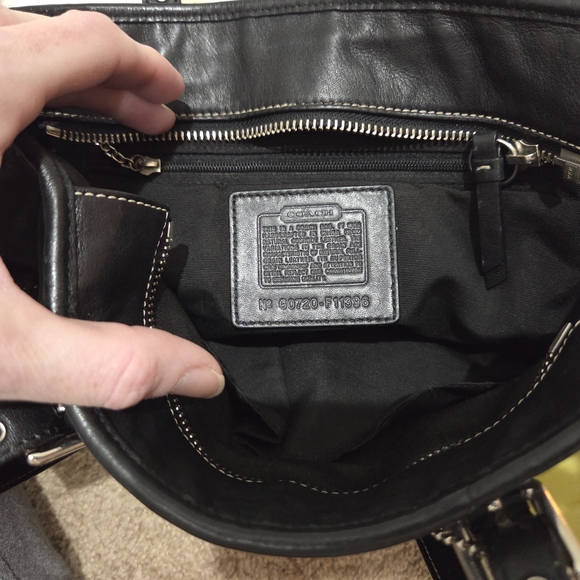 Coach Legacy Hampton Gallery Tote (Style F10412) in Black Leather - Vintage - Picture 8 of 8